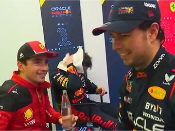 Checo Pérez y Charles Leclerc protagonizan divertido momento en el GP de Azerbaiyán