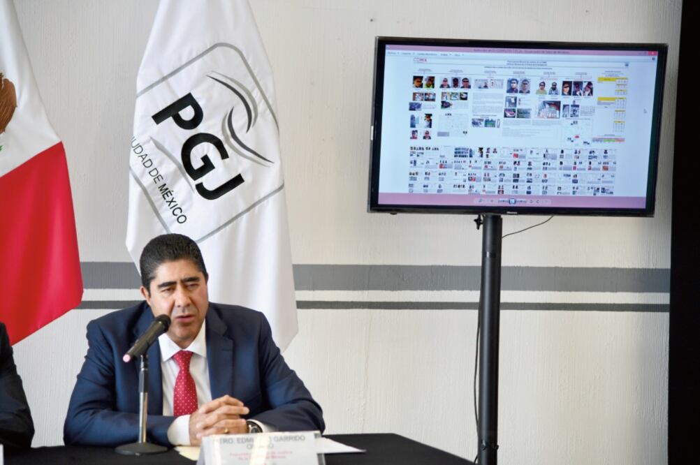 Edmundo Garrido, titular de la procuraduría capitalina, informó que aún no h ay datos sobre quién provee de estupefacientes a los grupos que operan en CU. (JUAN ARMANDO MARTÍNEZ. EL UNIVERSAL)