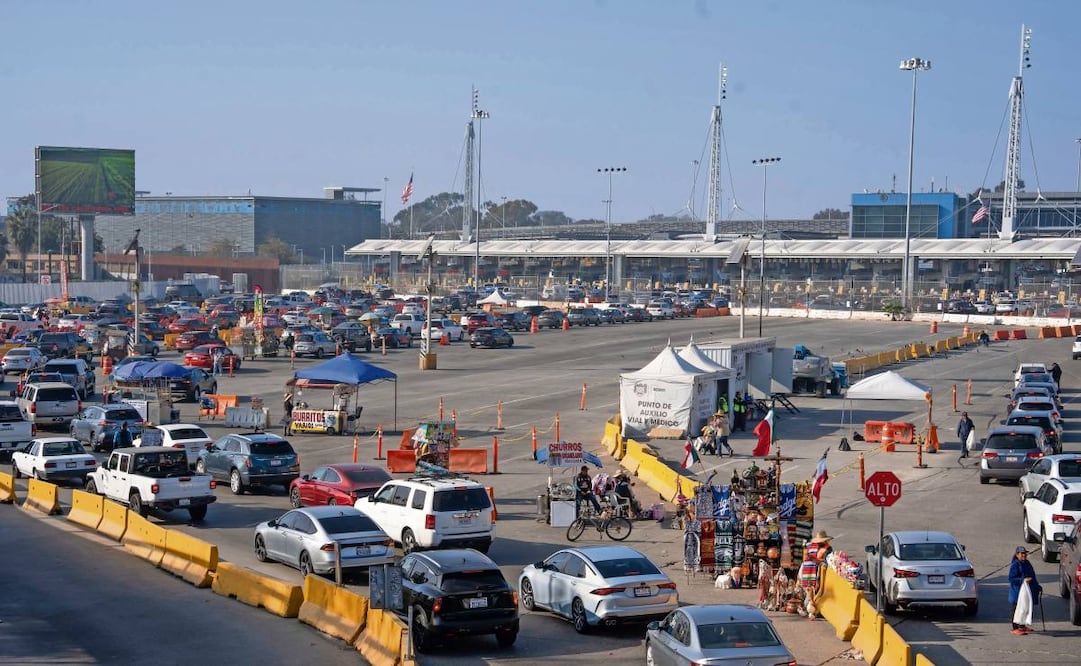 Línea fronteriza San Ysidro, en Tijuana, por donde miles de cientos de connacionales retornan al país para las fiestas decembrinas. Foto: Archivo EL UNIVERSAL