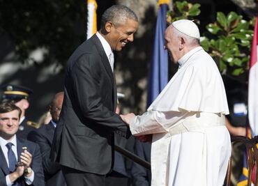 Obama regaló al Papa escultura de una paloma