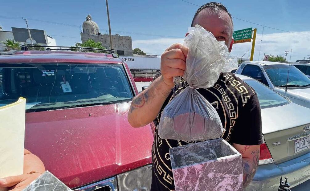 Durante semanas, familias llegaron hasta las oficinas de la fiscalía estatal para preguntar si las cenizas de sus difuntos eran verdaderas. Foto: Archivo / EL UNIVERSAL