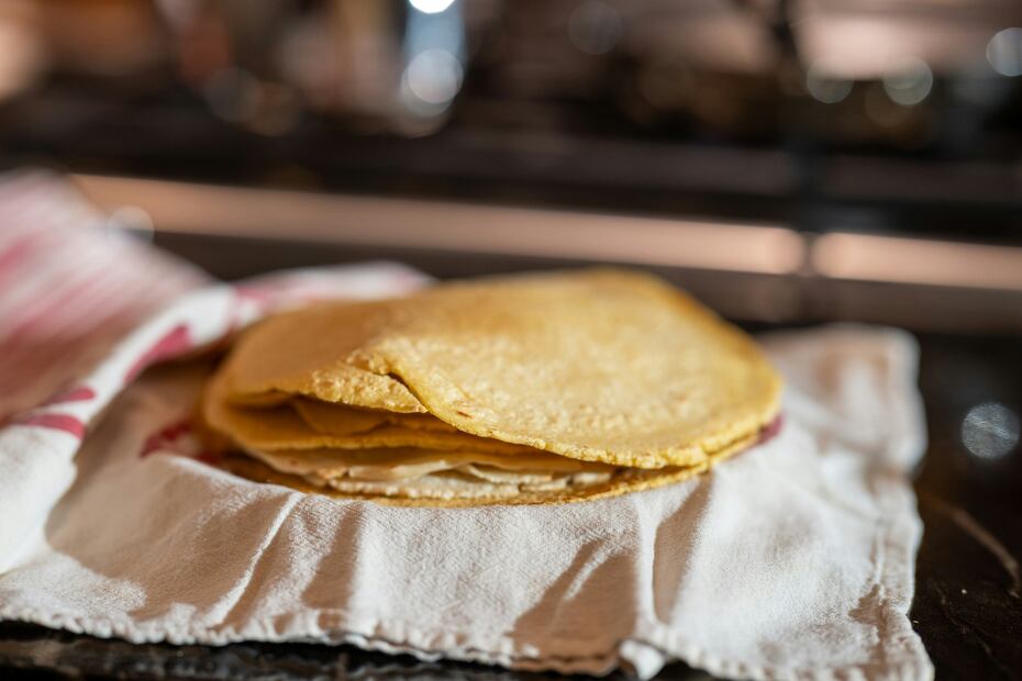 La duración de las tortillas en el refrigerador depende del método de almacenamiento. Foto: Freepik