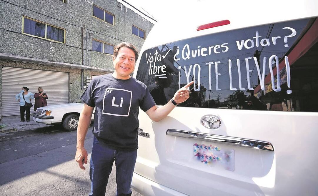 El líder de Morena, Mario Delgado, se ofreció llevar a las personas a votar; la oposición calificó el acto de acarreo. Foto: Tomada de Twitter.