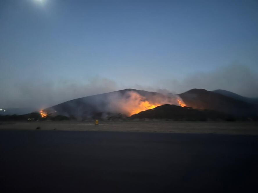 Algunos puntos del incendio en la reserva ecológica del Parque de los Ciervos en Atizapán continúan activos. Foto: X (@AtizapanZSAPASA)