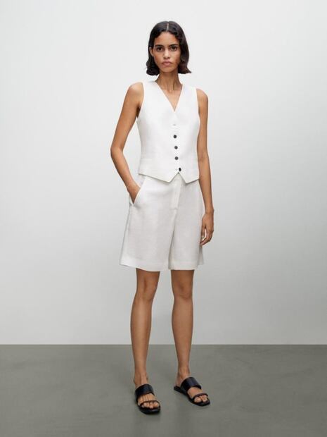 Eiza González luce maxi sombrero rosa, al más puro estilo de Barbie