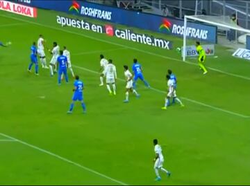 Golazo de Juan Escobar da el triunfo a Cruz Azul sobre Pumas en el Estadio Azteca
