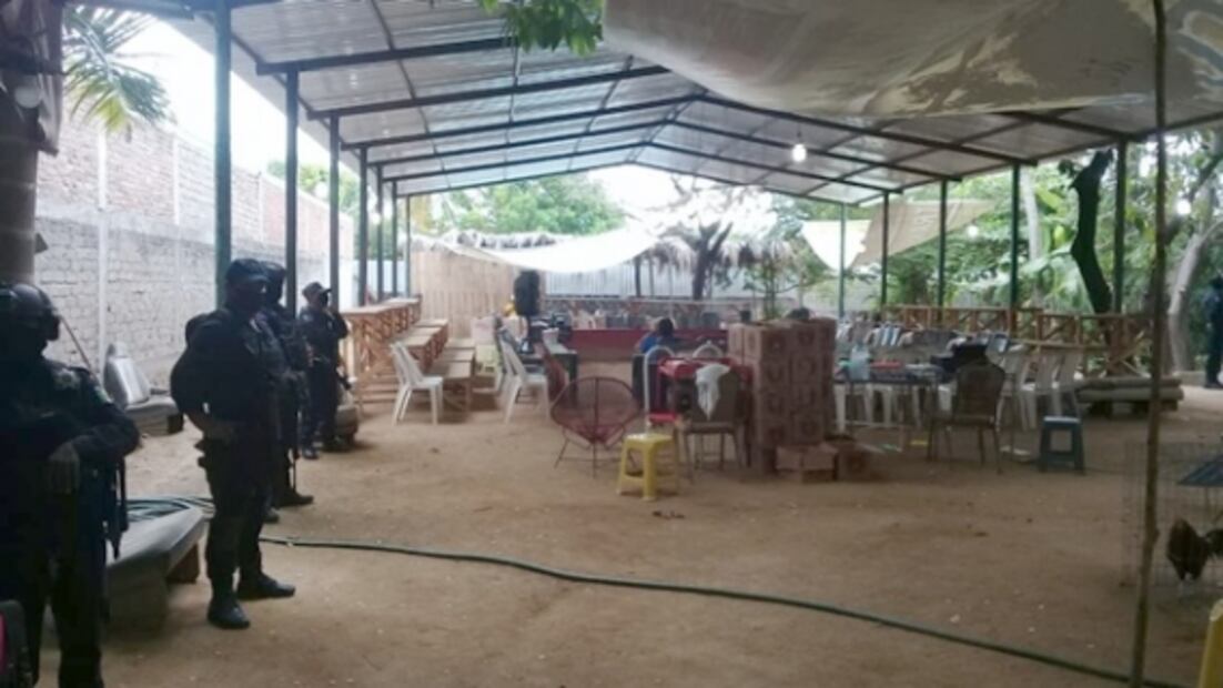 Impiden palenque clandestino de gallos en Acapulco
