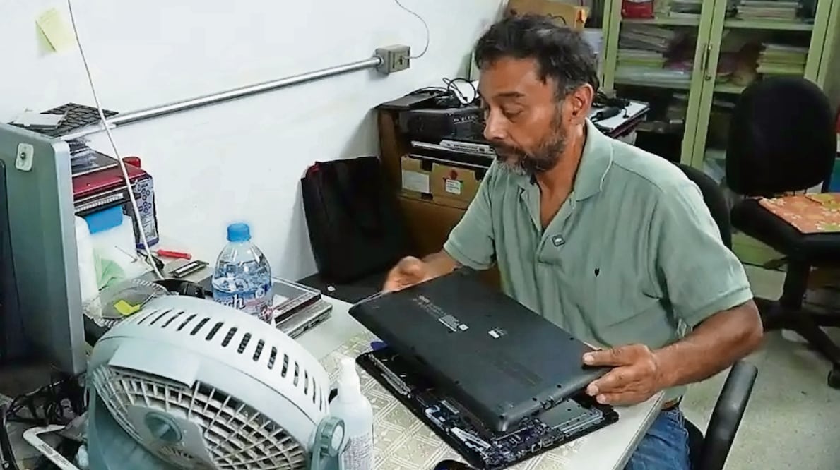 El matemático comentó que de 2022 a 2025 han entregado 250 equipos rehabilitados entre la comunidad puma. Foto: Especial