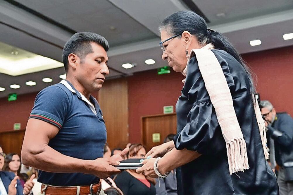 Nashieli Ramírez (derecha), titular de la comisión, destacó que en la capital hay presencia de 88% de las lenguas que se hablan en el país. (ESPECIAL)