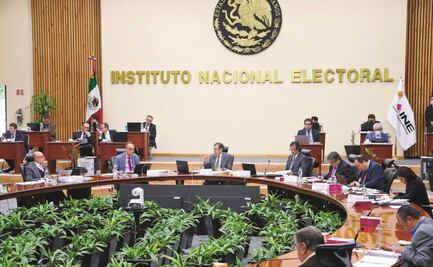 INE guarda minuto de silencio por fallecimiento de Miguel Barbosa