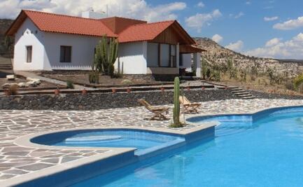 Punta Xodhé: cabañas rústicas frente a una presa en Querétaro 