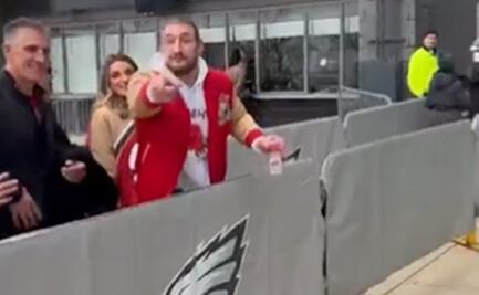 VIDEO: Joey Bosa se enfrenta a un aficionado de los Eagles: "Yo soy rico, tú eres pobre"