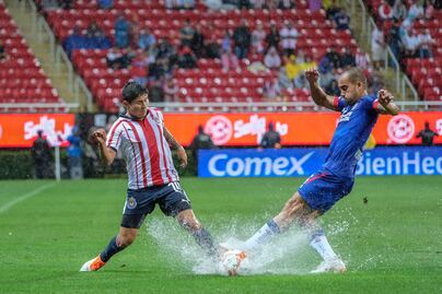 Cruz Azul hunde al Guadalajara en su casa