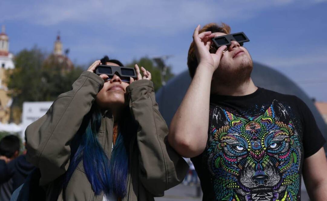 Las niñas, niños y personas de la tercera edad son más susceptibles a padecer algún problema ocular como consecuencia de la observación directa del eclipse. Foto: Especial