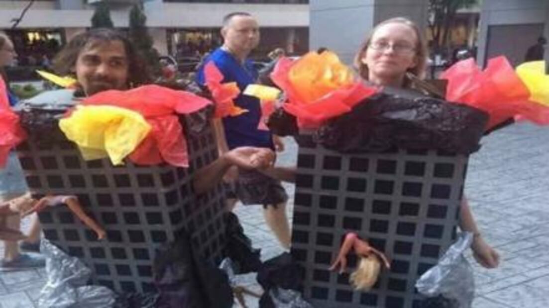 Construye el muro, ébola.. los disfraces polémicos de Halloween