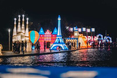 Conoce estas villas iluminadas y parques dedicados a la Navidad