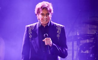 El cantante Barry Manilow anuncia que padece cáncer de pulmón y aplaza conciertos en EU EEUU