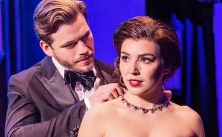 Actriz del musical "Pretty Woman" cae de dos metros de altura y va a dar al hospital