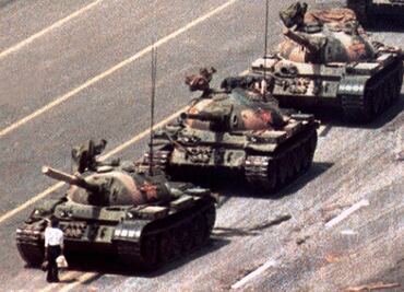 Lauro Aguirre y Plaza de Tiananmen, en un día como hoy