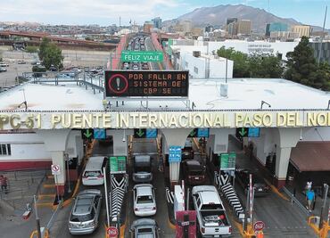 Apagón tecnológico desata caos en la frontera con EU