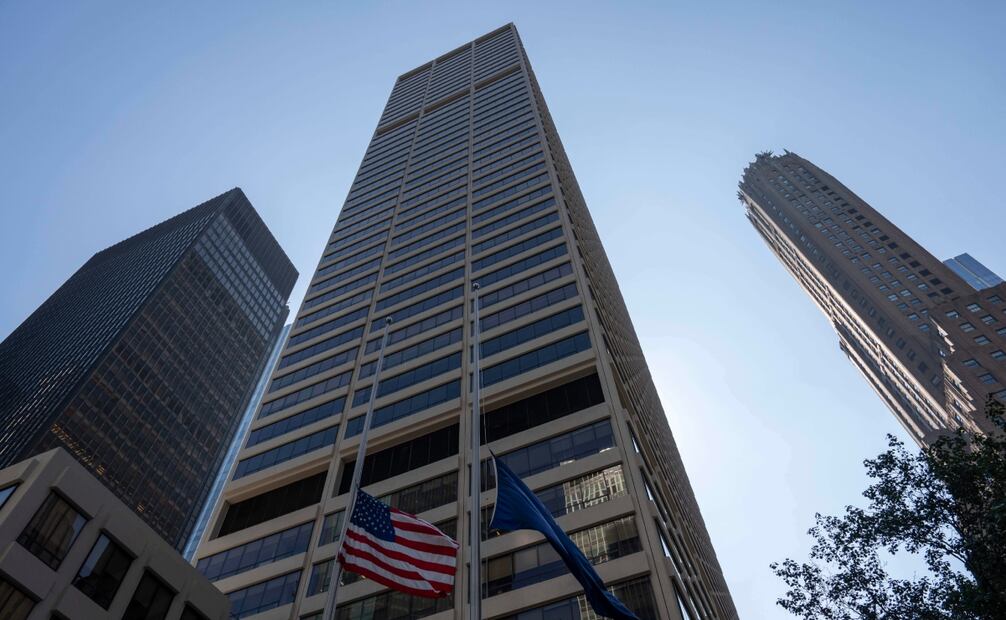 Una vista general muestra 345 Park Ave, escena del tiroteo mortal del lunes, martes 29 de julio de 2025, en Nueva York. Foto: AP