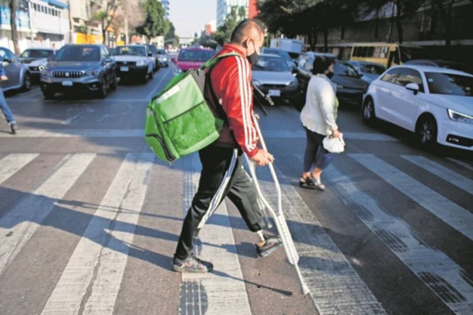 Así trabaja un repartidor de comida sin un pie