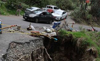 Huixquilucan cierra circulación en Camino al Acueducto; Protección Civil advierte peligro por nuevas grietas