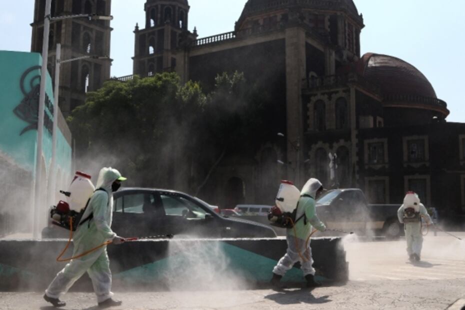 COVID-19: The anonymous heroes disinfecting Mexico City streets