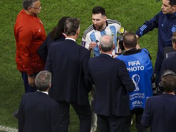 Lionel Messi "a lo Maradona": festejo contra Van Gaal y el "cállate bobo" al delantero neerlandés