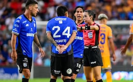 Katia Itzel recibe fuerte balonazo en el rostro durante el Querétaro vs Tigres