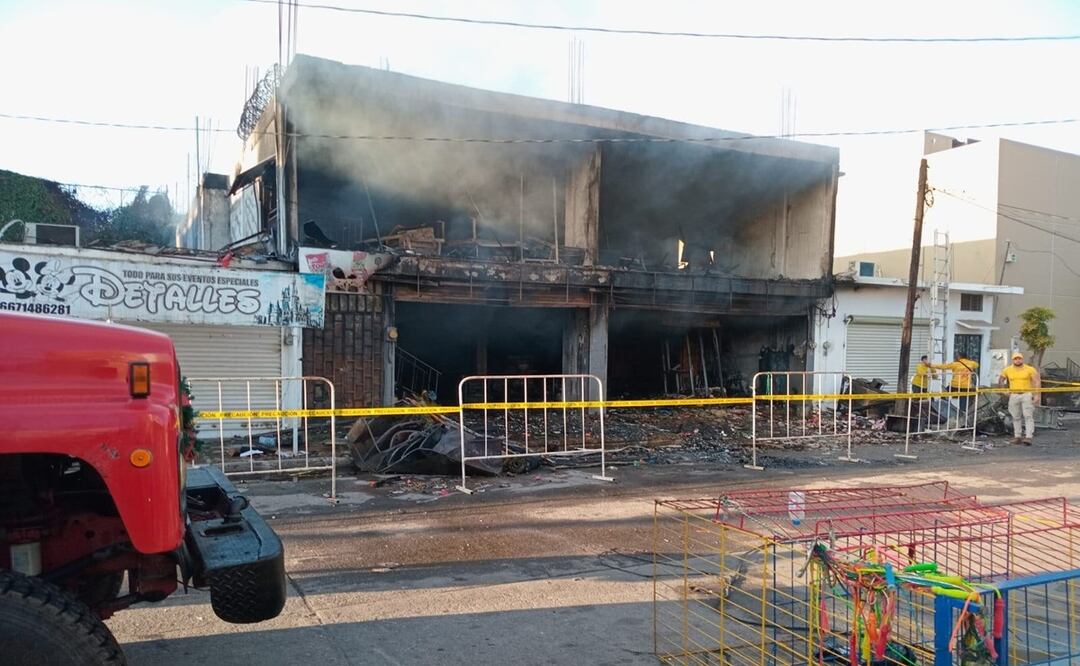 Incendio en dulcería de Navolato dejan una víctima fatal y múltiples daños; autoridades investigan el origen del siniestro. Foto: Redes Sociales