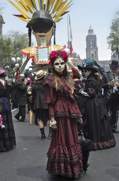 Así es el espectacular desfile de Día de Muertos que aparece en "Spectre"