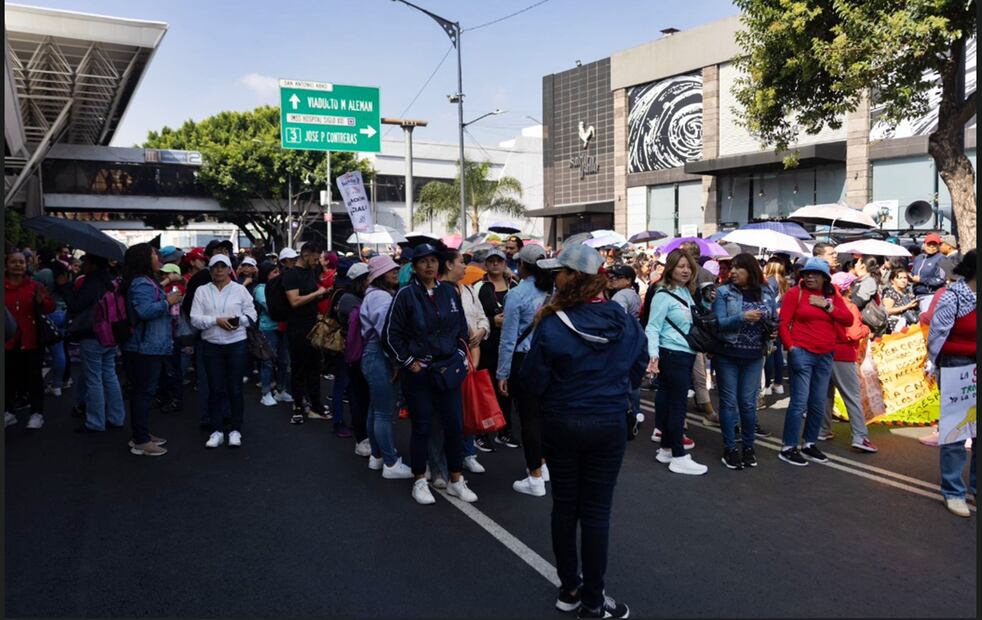 Maestros de la CNTE marchan por Calzada de Tlalpan rumbo a la SEP en la Ciudad de México, el jueves 3 de julio de 2025. Foto: Hugo Salvador/EL UNIVERSAL