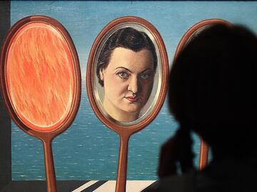 El surrealismo de Magritte revoluciona Bruselas