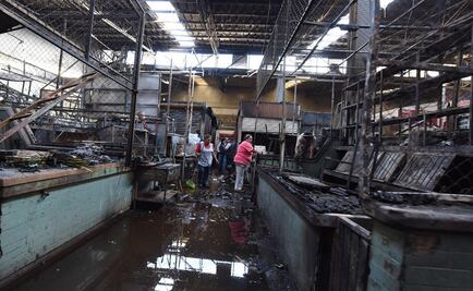 Consume incendio 16 puestos de un mercado en Irapuato