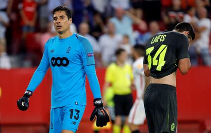 Guillermo Ochoa es goleado en su debut de la Europa League