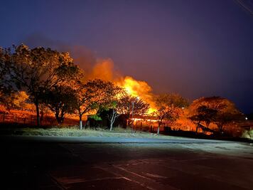 CJNG diario quema casas en Aguililla; persisten bloqueos