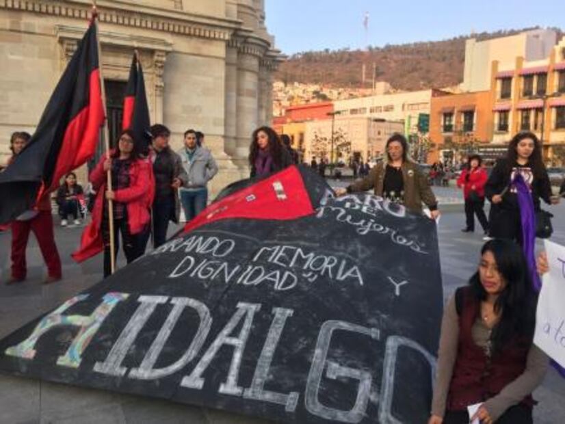 Activistas marchan por derechos de la mujer en Hidalgo