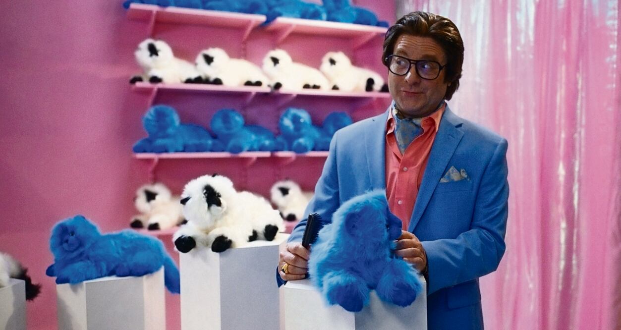 Ty Warner convirtió una de sus ideas en una locura juguetera, creando una fiebre especulativa en EU en los años 90, con unos peluches. Foto: Apple Tv