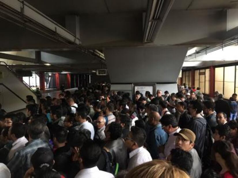 Reportan retrasos en la Línea 7 del Metro por lluvia