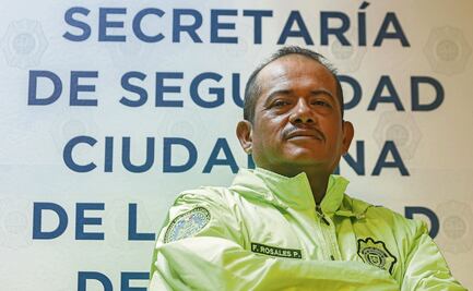 “Sólo piensas en quien necesita apoyo”; policía se lanza a aguas negras para rescatar a automovilistas