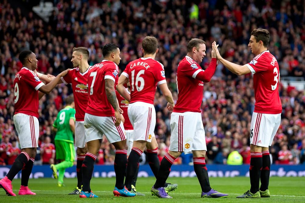 El ManU se encumbra al liderato de la Premier