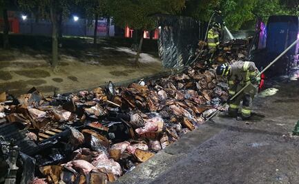 Explota caja de tráiler y pobladores hacen rapiña de carne en Hermosillo 