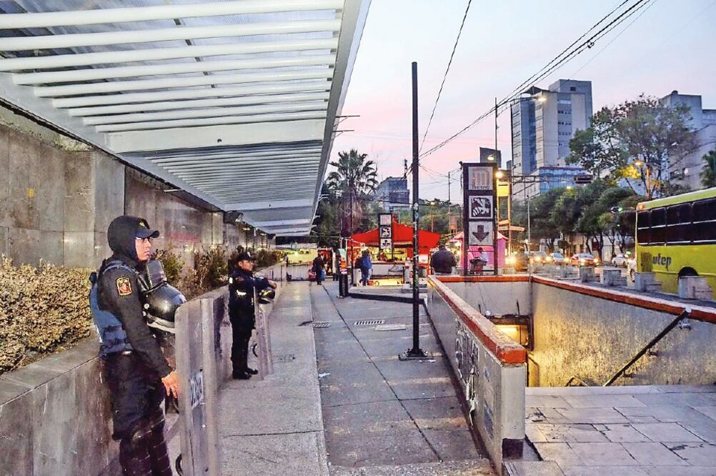 En el operativo participó personal de la Secretaría de Gobierno, a través de la Subsecretaría de Programas Delegacionales y Reordenamiento de la Vía Pública, en colaboración con otras dependencias. FOTO: CDMX