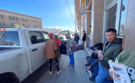 Migrantes llegan a Ciudad Juárez por falso rumor de que se abriría la frontera; alertan a no caer en mentiras de polleros
