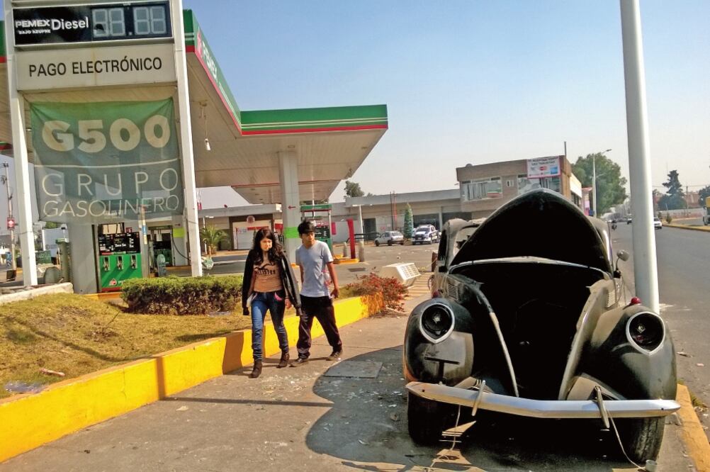 La gasolinera ubicada frente a la unidad Joyas de Cuautitlán, que fue dañada la noche del pasado 2 de enero y que apenas el 9 de enero reabrió sus puertas (JUAN MANUEL BARRERA. EL UNIVERSAL)