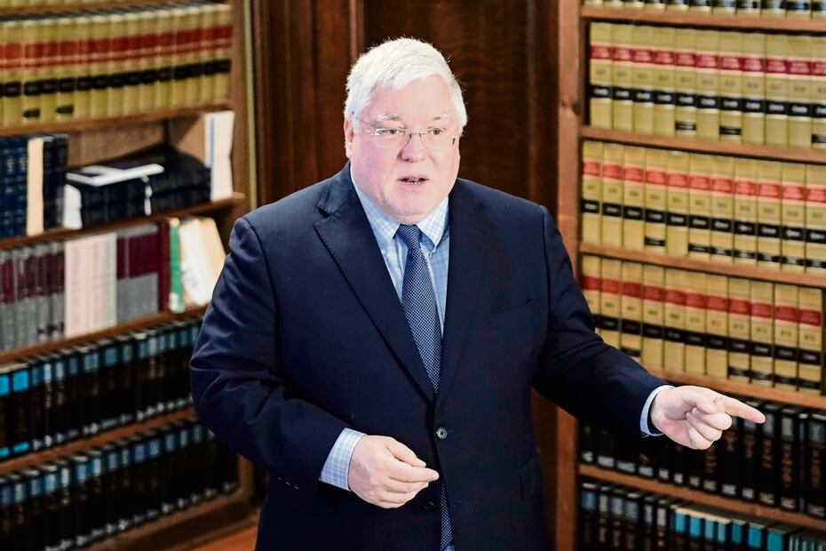 El fiscal general de Virginia Occidental, Patrick Morrisey, al anunciar un acuerdo de 68 millones de dólares con Kroger por su rol en la crisis de opioides. Foto: Jeff Dean | AP