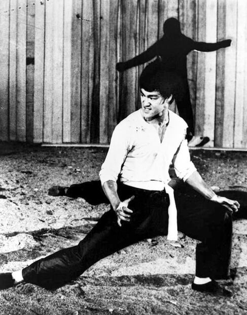 Bruce Lee, el filósofo que triunfó en Hollywood gracias a su habilidad en artes marciales