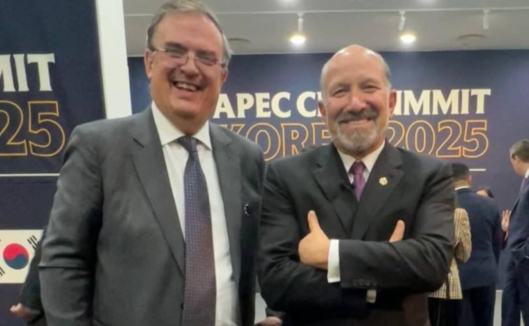 El secretario de Economía de México, Marcelo Ebrard, junto a Howard Lutnick, Secretario de Comercio de los Estados Unidos, ambos en la APEC. Foto: X - @m_ebrard
