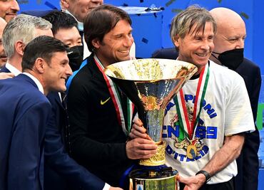 Antonio Conte deja de ser técnico del Inter tras conquistar la Serie A